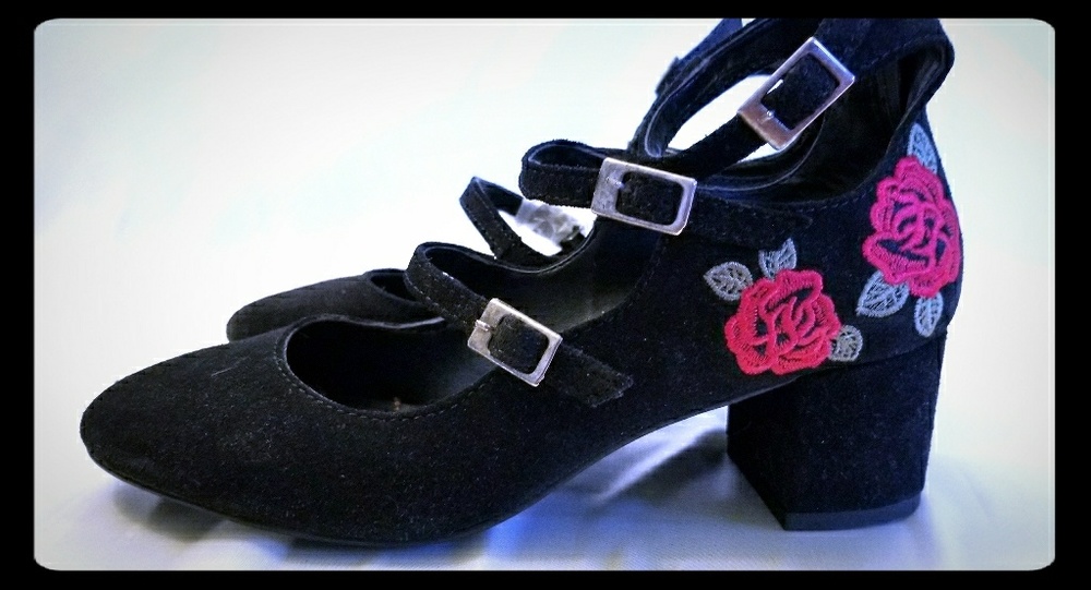 Steve Madden Hedley Embroidered Pump, NWOT S7M